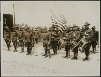 THE BRITISH WESTERN FRONT . Some of the first Americans at the front. A few of t, Bestanddeelnr 158-1787