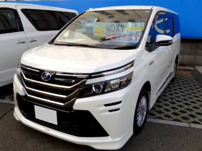 The frontview of Toyota VOXY HYBRID (R80) with MODELISTA parts