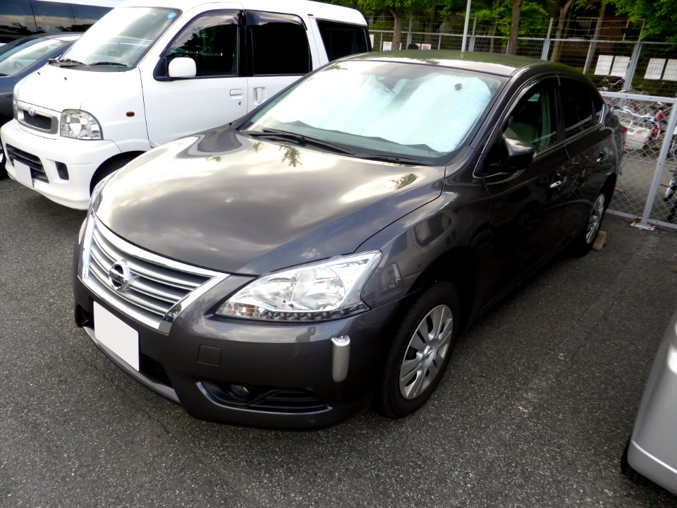 The frontview of Nissan SYLPHY X (B17)