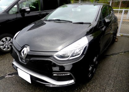 The frontview of RENAULT LUTECIA IV RS photo