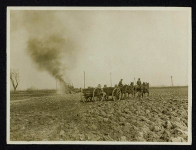 The German Offensive. Taking ammunition to the guns by the shortest route, Bestanddeelnr 158-1176