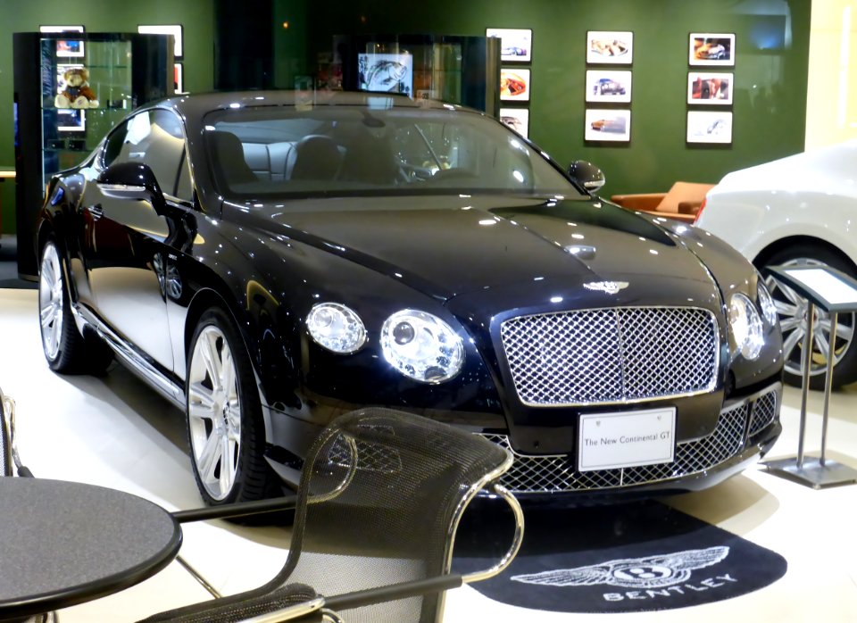 The frontview of 2nd generation Bentley Continental GT