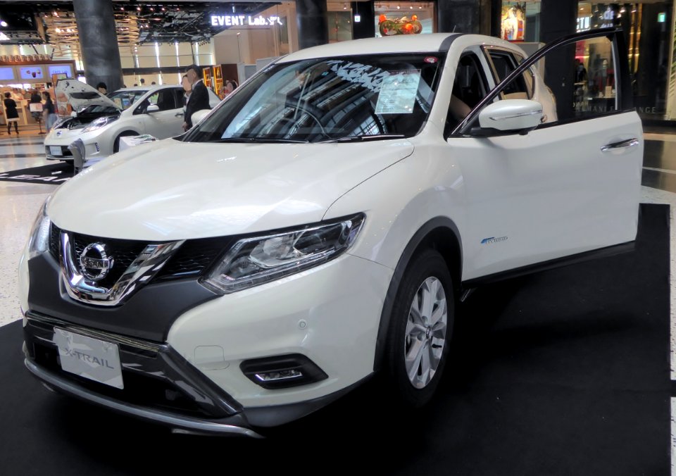 The frontview of Nissan X-TRAIL 20X HYBRID "Emergancy Brake Package" (DAA-HT32) with X-TREMER Package