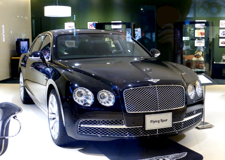 The frontview of 3rd generation Bentley Flying Spur