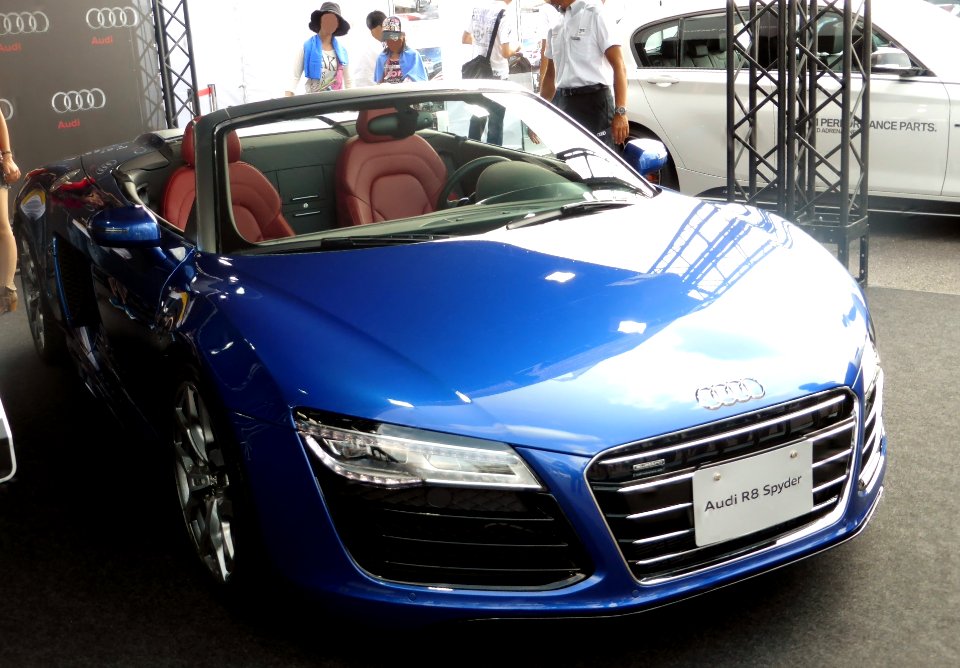 The frontview of 2012 Audi R8 V10 Spyder