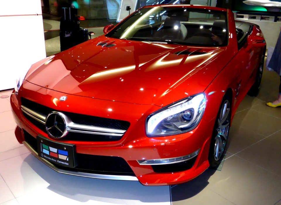 The frontview of Mercedes-Benz SL63 AMG (R231)