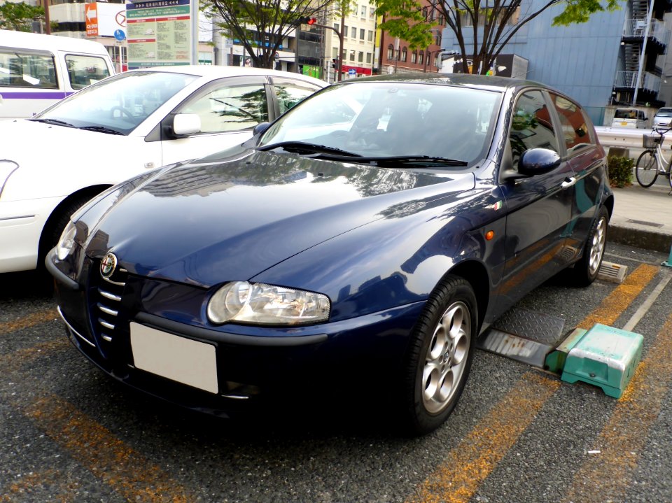 The frontview of Alfa Romeo 147 2.0 TwinSpark Selespeed