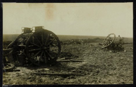 The German Offensive. A direct hit on an 18 pounder, Bestanddeelnr 158-1332
