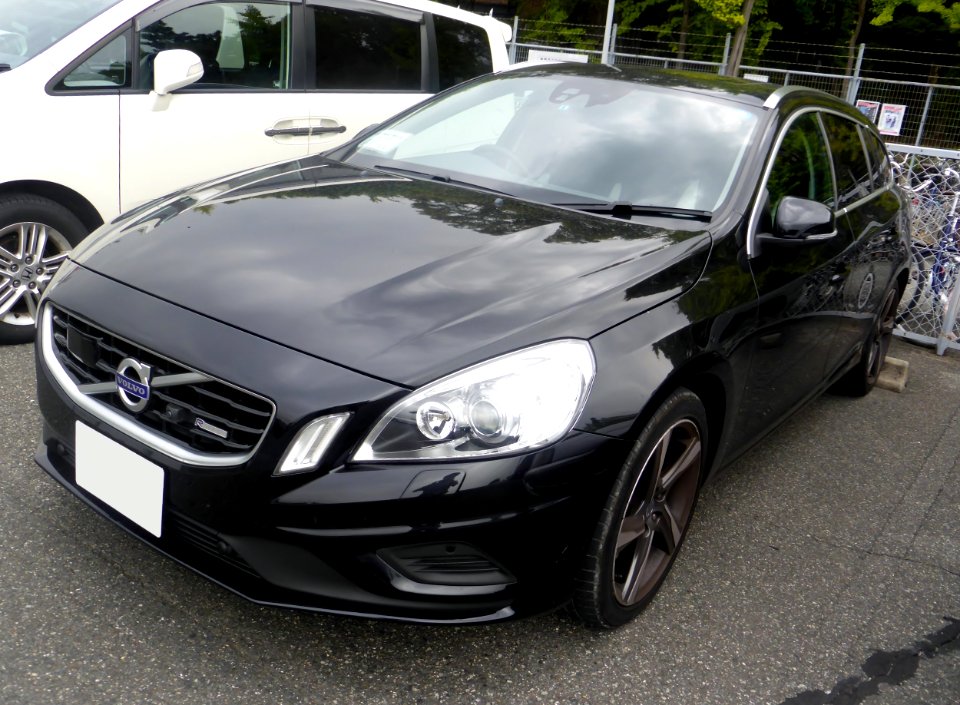 The frontview of Volvo V60 T6 AWD R-DESIGN