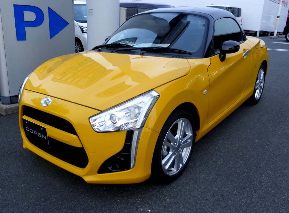 The frontview of Daihatsu COPEN Robe (L400K)