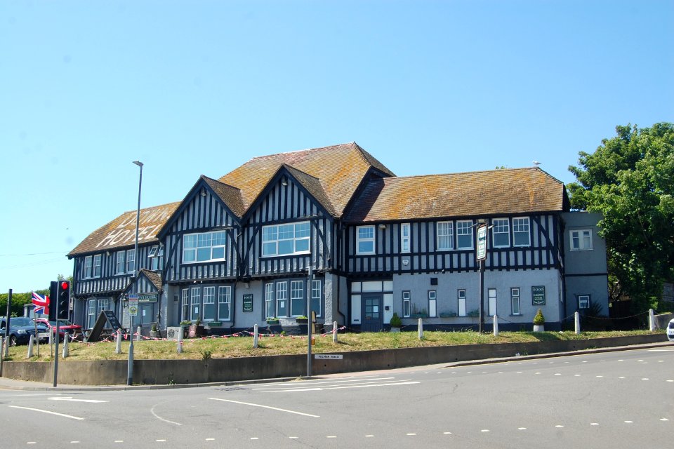 The Downs Hotel, Warren Road, Woodingdean (May 2020) (3)