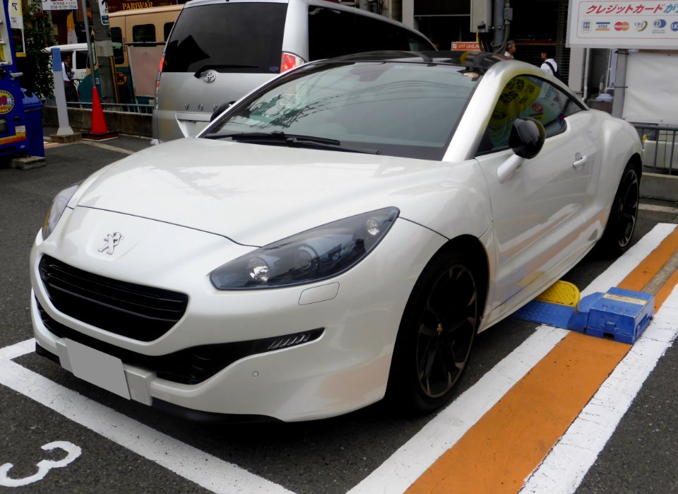 The frontview of Peugeot RCZ facelift