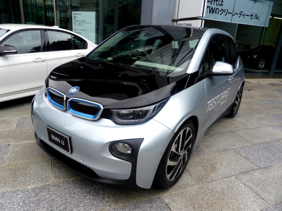 The frontview of BMW i3