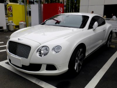 The frontview of 2nd generation Bentley CONTINENTAL GT SPEED