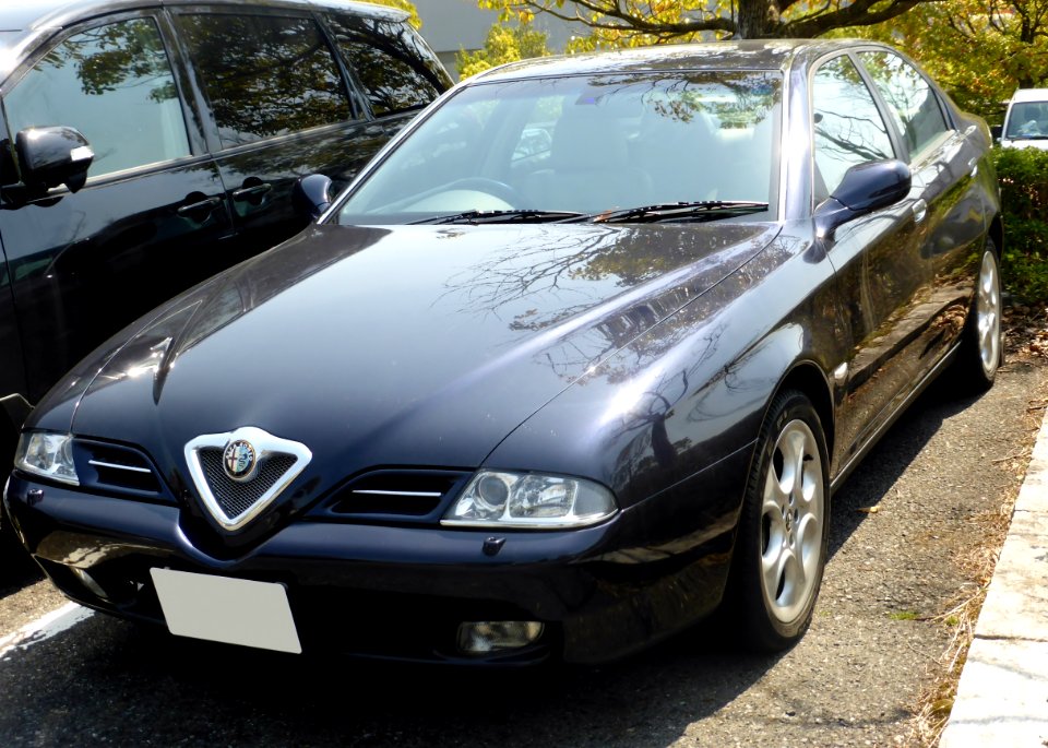 The frontview of Alfa Romeo 166 3.0 V6 24V