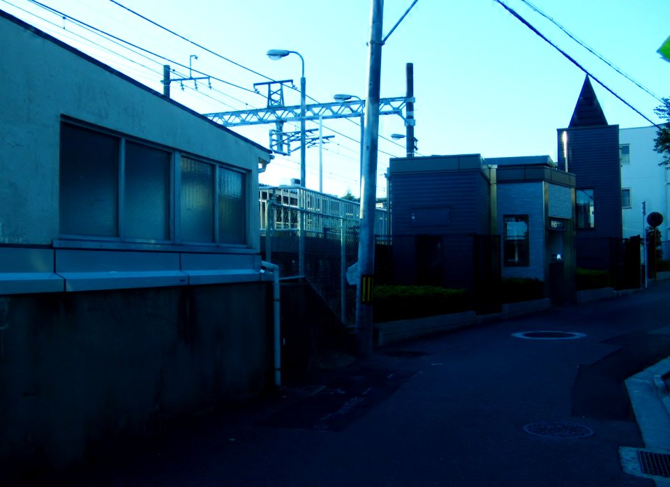 The elevator of Kandai-mae station