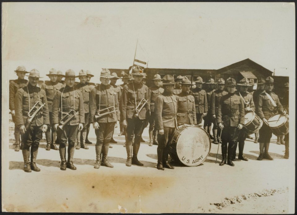 THE BRITISH WESTERN FRONT . Some of the first Americans at the front. A few of t, Bestanddeelnr 158-1786