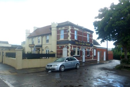 The Castle pub, Somers Road, Southsea (August 2017)