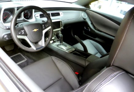 The interior of Chevrolet CAMARO V RS