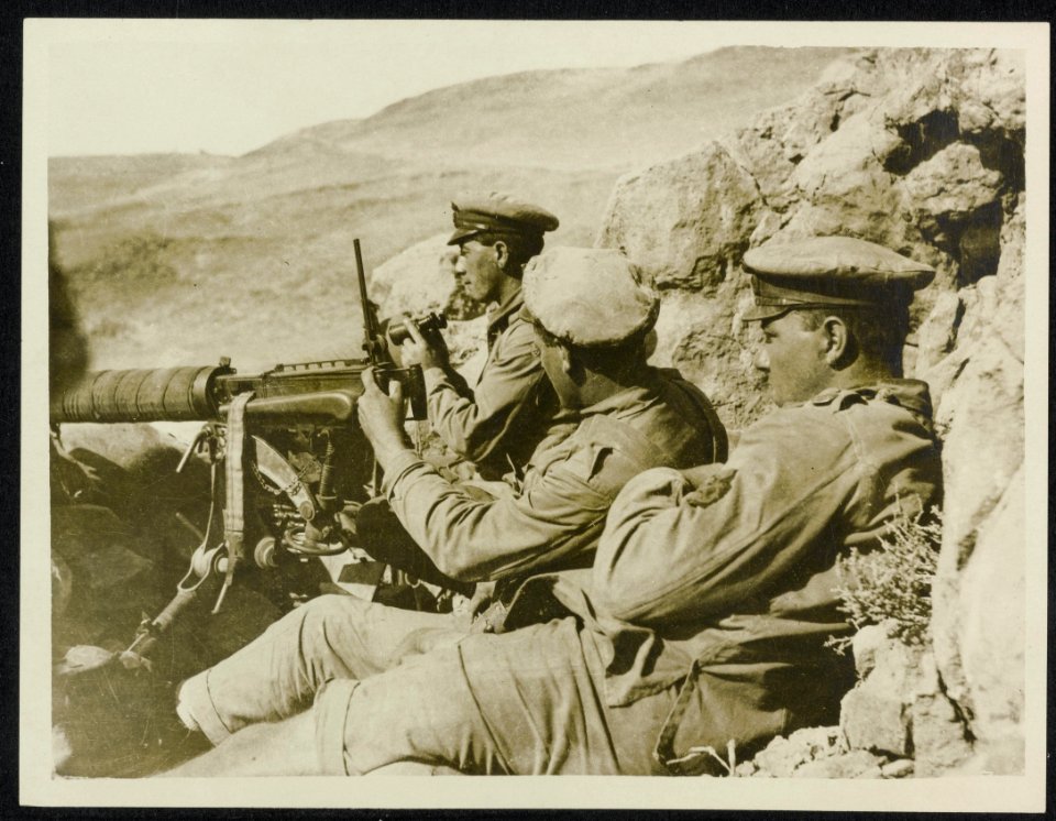 The disrupted gun of the Armored Car Division in action on the Egyptian Tripoli , Bestanddeelnr 158-1532