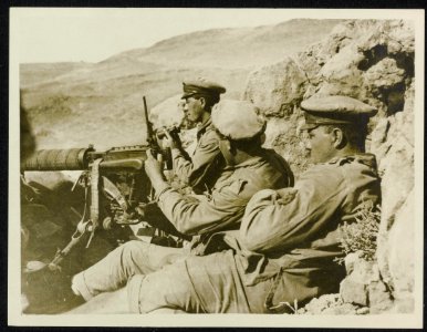 The disrupted gun of the Armored Car Division in action on the Egyptian Tripoli , Bestanddeelnr 158-1532