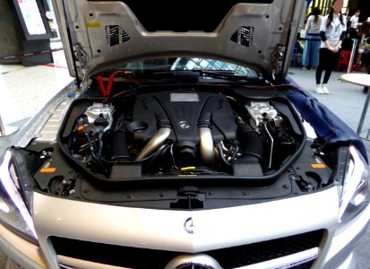 The engineroom of Mercedes-Benz SL550 (R231)