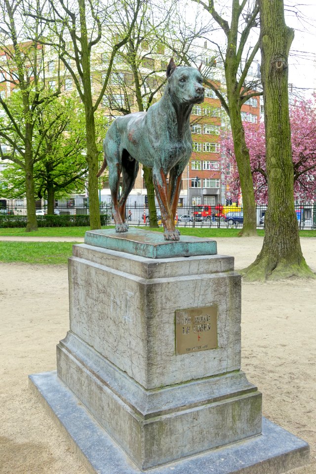 The Dog by Jean-Baptiste Van Heffen, 1869 - Cinquantenaire - Brussels, Belgium - DSC08371