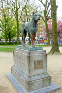 The Dog by Jean-Baptiste Van Heffen, 1869 - Cinquantenaire - Brussels, Belgium - DSC08371