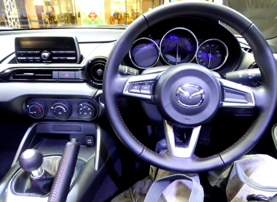 The interior of Mazda ROADSTER S Spacial Package (DBA-ND5RC) with manual transmission