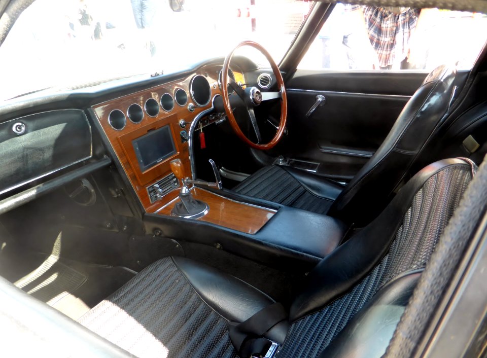 The interior of Toyota 2000GT (MF10 previous period)