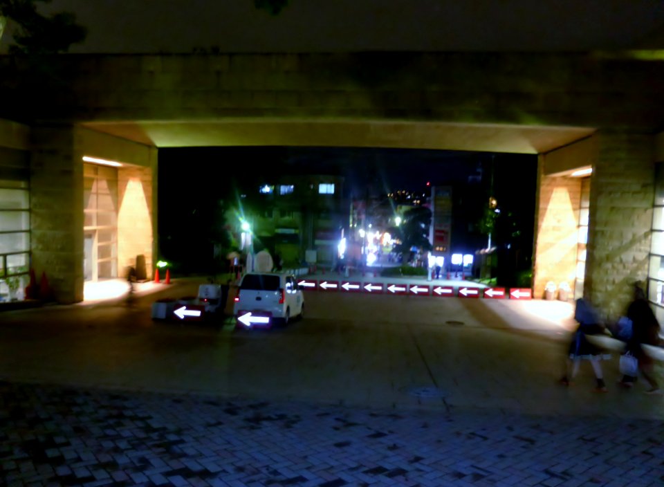 The main gate of Kansai University at night