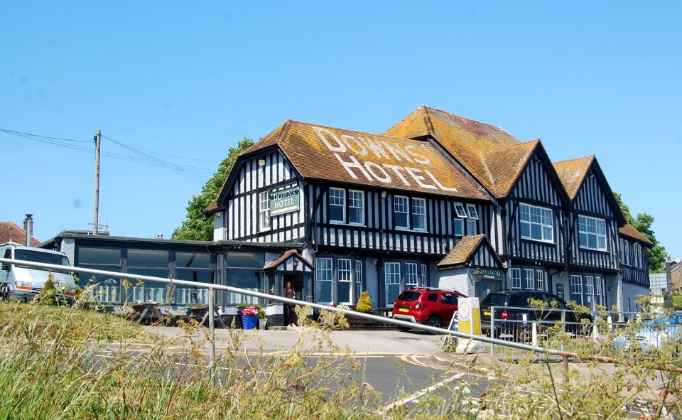 The Downs Hotel, Warren Road, Woodingdean (May 2020) (2)