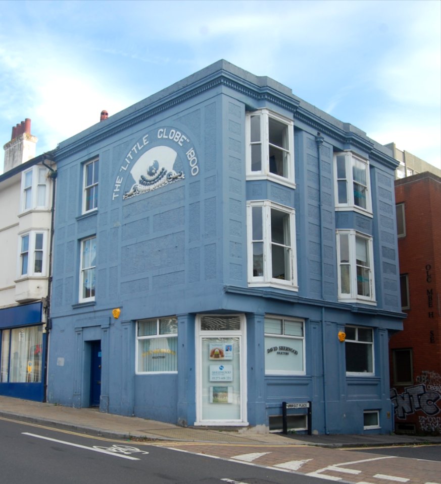 The Little Globe, Dorset Place (junction of Edward Street), Brighton (August 2019)