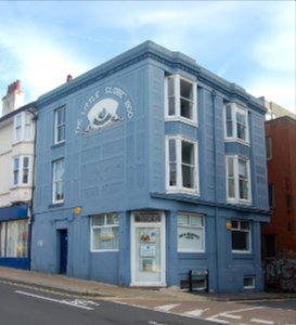 The Little Globe, Dorset Place (junction of Edward Street), Brighton (August 2019) photo