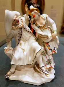 The Doctor and Isabella, by Giuseppe Gricci, Capodimonte Manufactory, Naples, c. 1750, soft-paste porcelain, colored enamel, gilt - Museum of Fine Arts, Boston - 20180922 163026