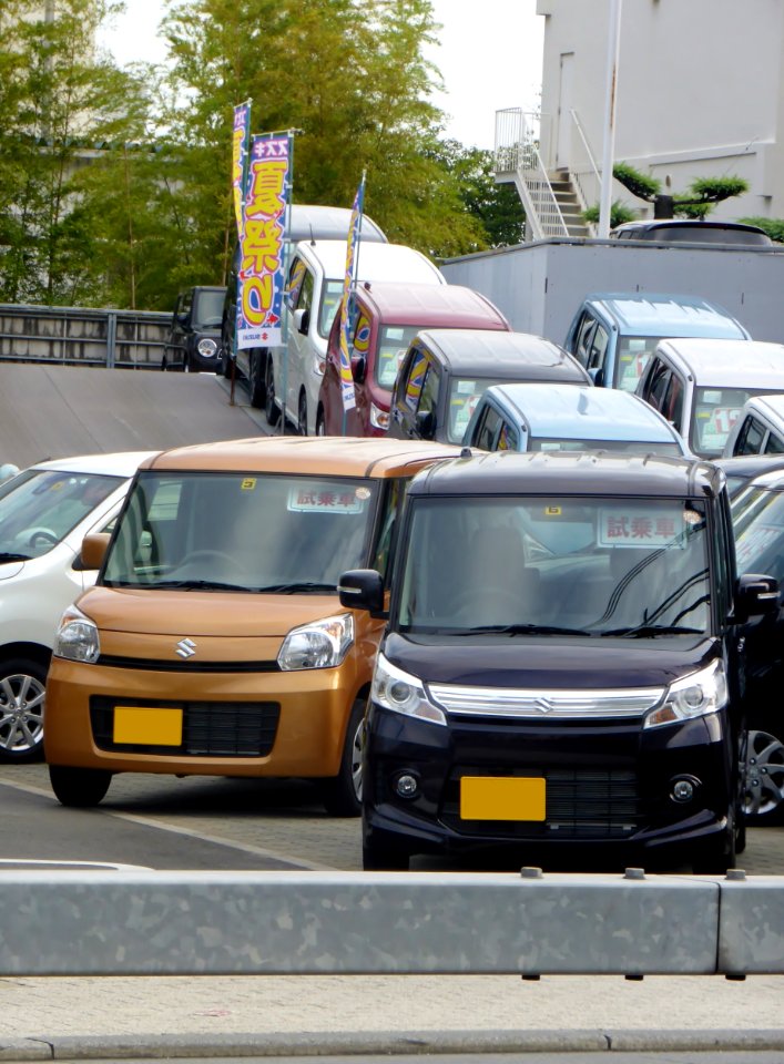 The difference between Suzuki Spacia X and Spacia Custom