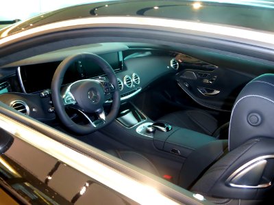 The interior of Mercedes-Benz S63 AMG 4MATIC Coupé (C217) photo