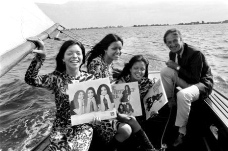 The Hearts of Soul presenteren eerste LP in Oud-Loosdrecht The Hearts of Soul e, Bestanddeelnr 923-6160