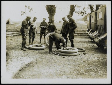 The King of the Belgians Chauffeur in trouble, Bestanddeelnr 158-0251
