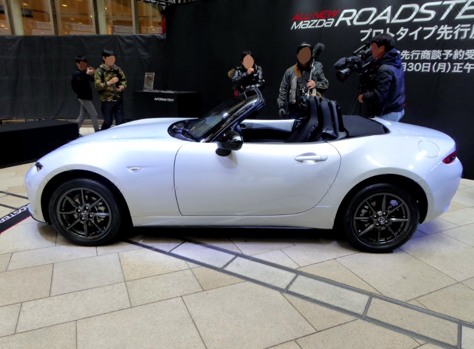 The leftside of Mazda ROADSTER S Spacial Package (ND) with manual transmission