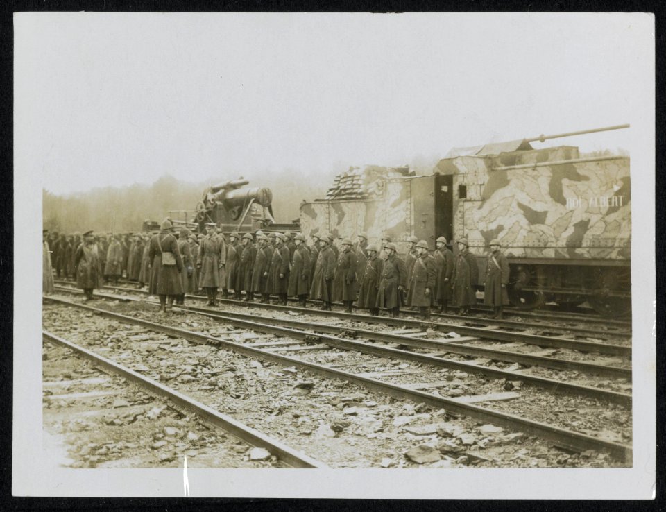 The King of the Belgians inspects a Belgian heavy battery, Bestanddeelnr 158-1409