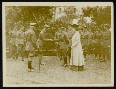 The King recieves a war correspondent, Bestanddeelnr 158-0766