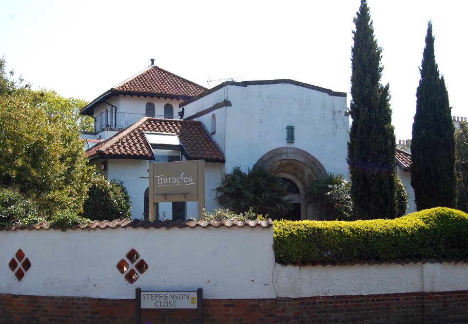 The Little Church (Miracles Beauty Spa and Fitness Centre), 51 Anglesey Road, Alverstoke, Gosport (April 2019) (4)