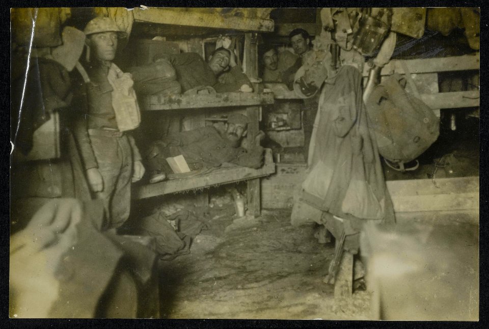 The night shift of the N.Z. Tunneling Company below the ground, Bestanddeelnr 158-0745