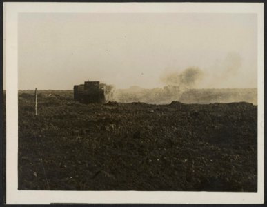 The first official pictures of the wonderful British Tanks in action on the We, Bestanddeelnr 158-1932