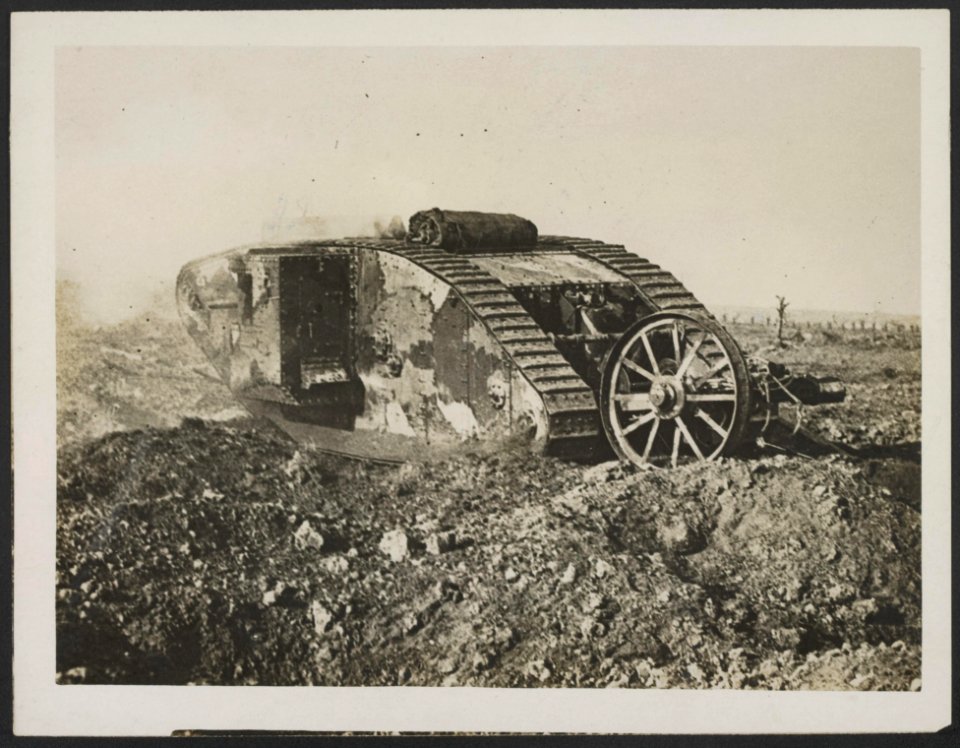 The first official pictures of the wonderful British Tanks in action on the We, Bestanddeelnr 158-1936