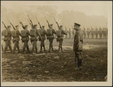 The King inspects the Houshold Battalion in Hyde Park., Bestanddeelnr 158-1938
