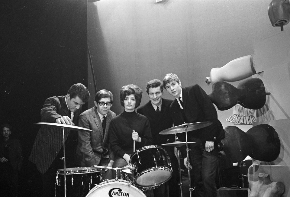 The Honey Combs (beatgroep) in Holland, tijdens repetiti in Grote Schouwburg Zui, Bestanddeelnr 917-2261
