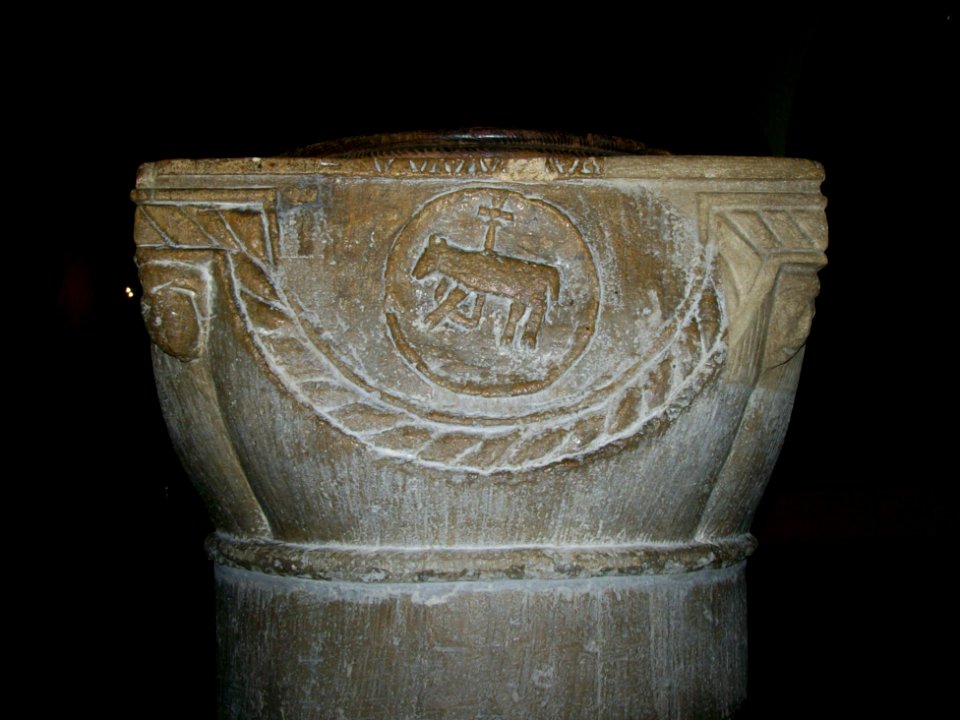The font, St Nicholas, Thames, Ditton