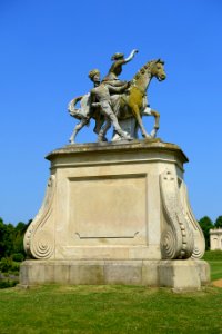 The Hawking Party Statue - Wrest Park - Bedfordshire, England - DSC08035